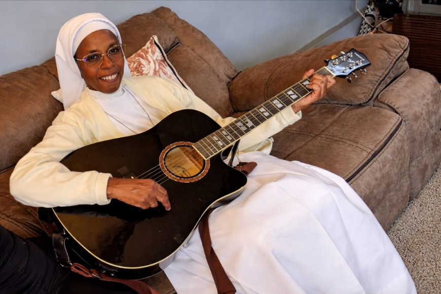 Hope yasubiyemo indirimbo ya Kamaliza ikangurira Abanyarwanda kwegera Imana