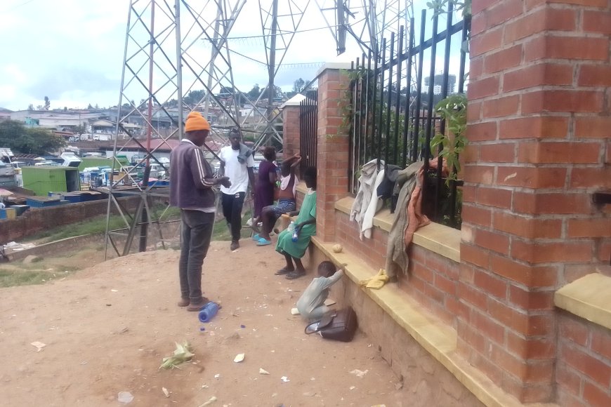 Kigali: Ubuzima b'umwana w'imyaka 15 wabyariye mu muhanda