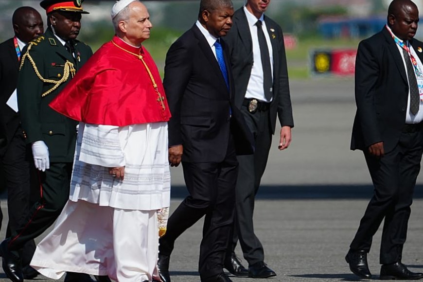 Papa Leo XIV yageze muri Angola asaba abanyapolitiki kwirinda kwishora mu ntambara