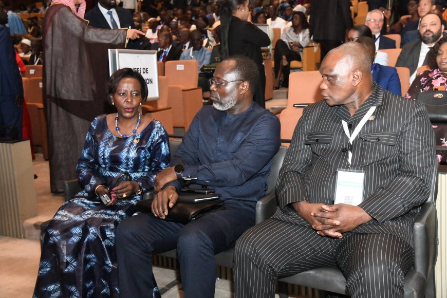 Louise Mushikiwabo yitabiriye Ihuriro mpuzamahanga rya Dakar ku mahoro n’umutekano muri Afurika