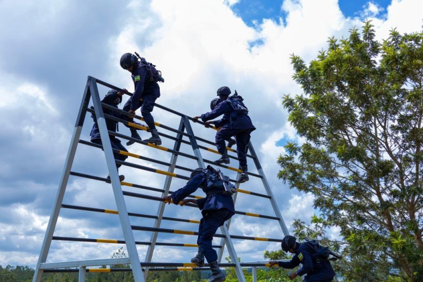 Abapolisi bagera ku 1,697 basoje amasomo yihariye ku mutekano