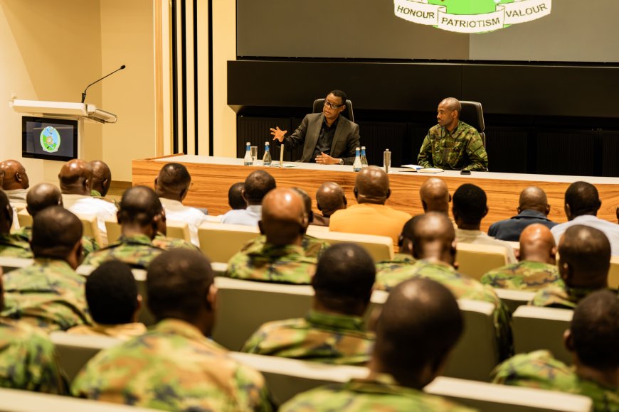 Abanyeshuri ba RDF baganiriye n’abayobozi bakuru ku mateka yo kubohora u Rwanda