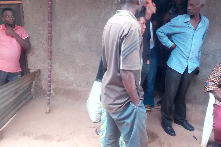 Nyakabanda: Umugore n'umugabo we bafatiwe mu kabari bari kwishimira telefone bibye