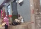 Rwezamenyo:  Umunyerondo adodera inkweto ku muhanda yambaye imyenda y’akazi