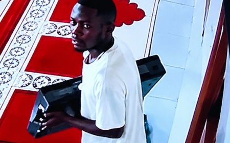 Biryogo: Bari gushakisha umujura Camera zafashe yiba ibikoresho  mu musigiti (Video)