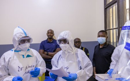 Minisitiri w’ubuzima yasuye Rusizi kugenzura uko biteguye guhangana na Ebola