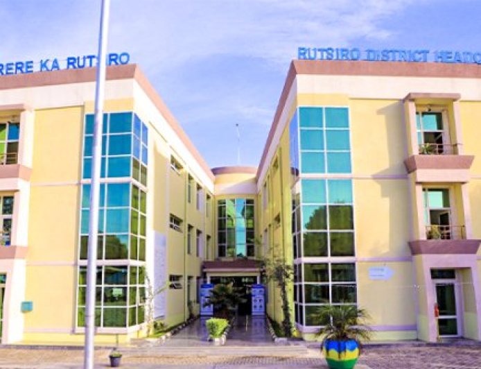 Rutsiro: Umukingo wagiriye abasore babiri, umwe ahasiga ubuzima