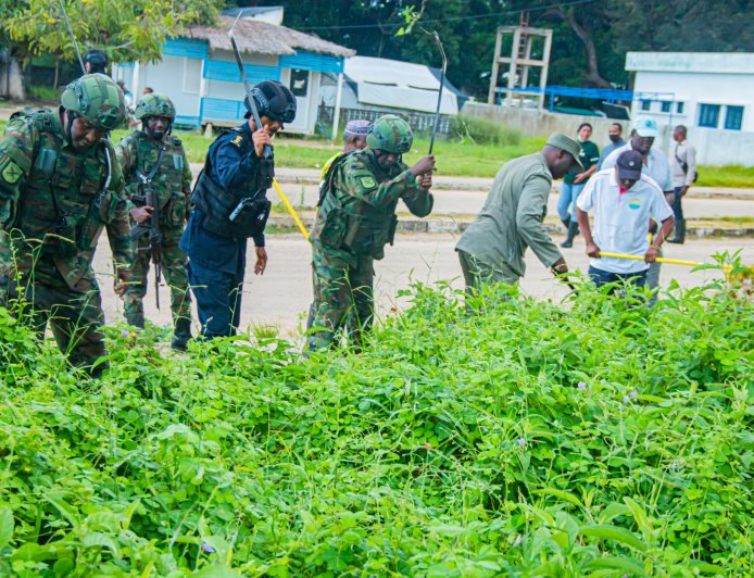Ingabo z’u Rwanda zifatanyije n’abaturage ba Mozambique mu muganda