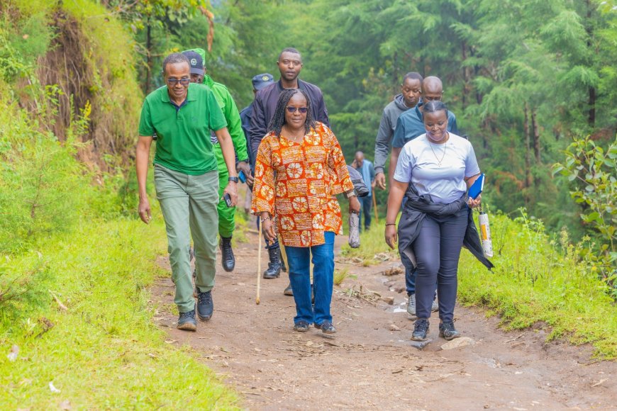 Rwanda disaster management minister visits Nyabihu to address severe soil erosion