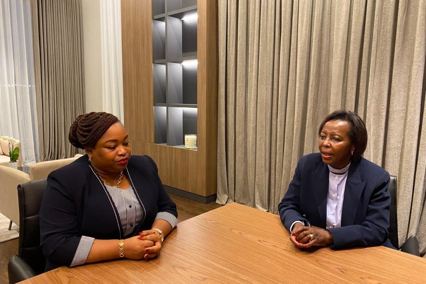 Louise Mushikiwabo yaganiriye na Minisitiri w’uburezi muri Gabon ku guteza imbere ikoranabuhanga mu rubyiruko