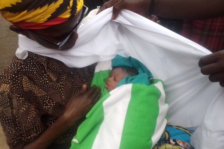 Birababaje: Abana bakomeje kubyarira mu mihanda ya Kigali nk’aho nta Bitaro bibaho