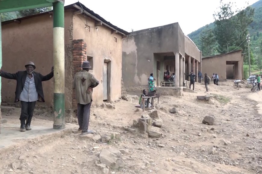 Gicumbi: Gitifu wafungiranye abaturage akagenda yahagaritswe