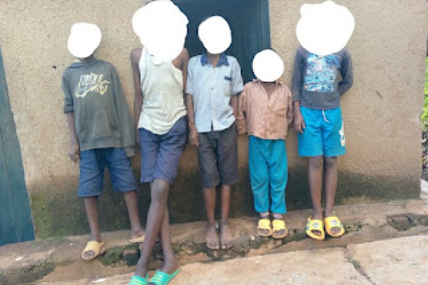 Gasabo: Ubuzima bubabaje bw’abana batanu bibana mu nzu itagira amadirishya