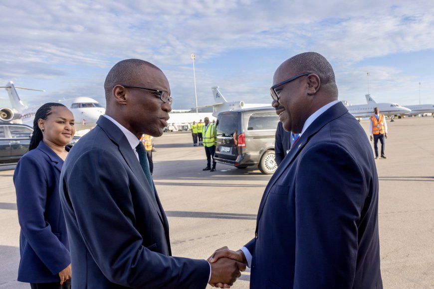 Minisitiri w'intebe yageze i Cotonou aho azahagararira Perezida Kagame mu irahira rya Wadagni
