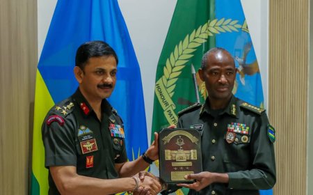 Gen Mubarakh yashimye ubufatanye bw’u Rwanda n’u Buhinde mu bya gisirikare