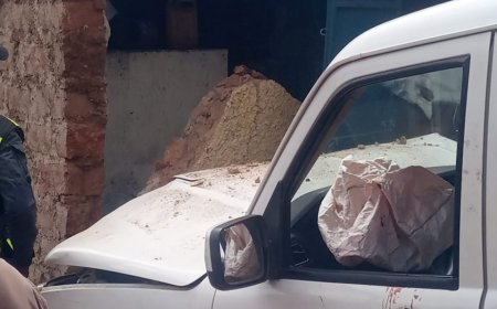 Rwezamenyo: Umushoferi w’imodoka y’irondo yakomerekeye mu mpanuka, kubera  kwirukankana umuzunguzayi w’amafi atatu