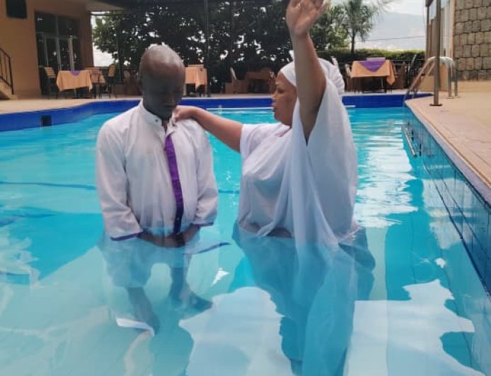 DJ Bob yabatijwe mu mazi menshi (Amafoto)