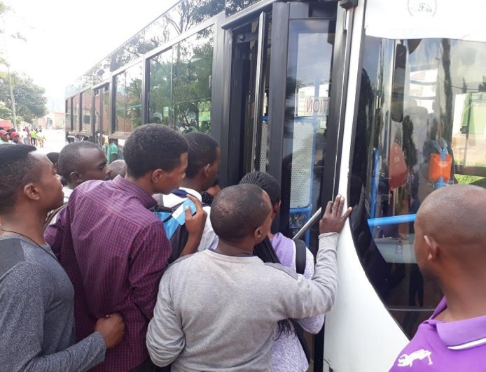 Kigali: Abashoferi basaga 90 bamaze guhagarikwa bazira kwakira amafaranga y’abagenzi