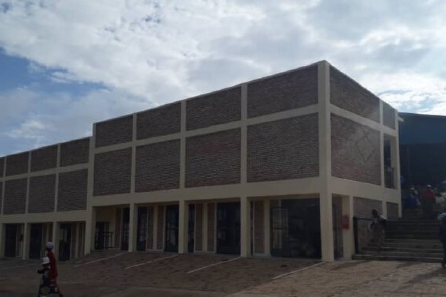 Muhanga: Abacuruzi barinubira ubukode buhanitse mu isoko rya Nyabisindu
