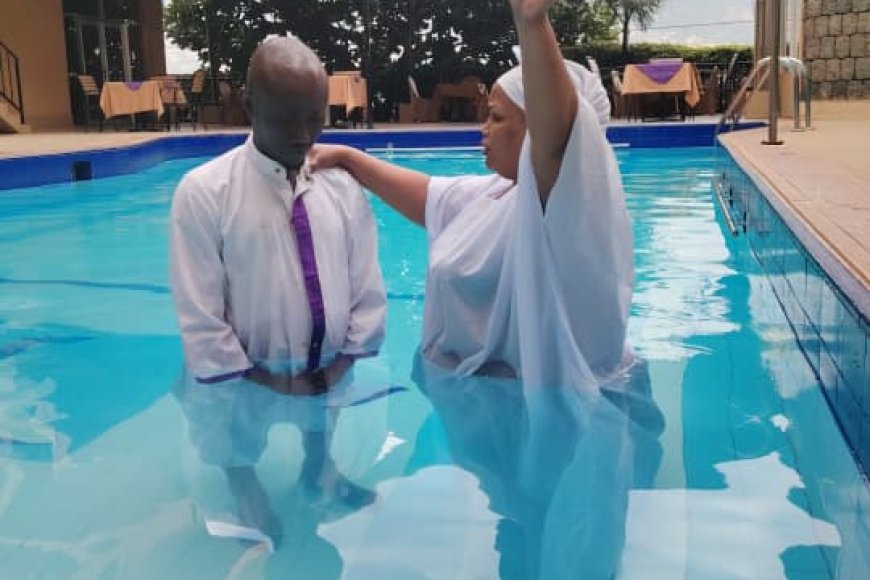 DJ Bob yabatijwe mu mazi menshi (Amafoto)
